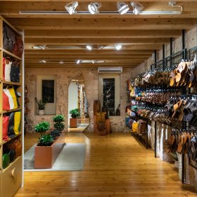 Κατάστημα Tsakiris sandals Κονδυλάκη 17, παλιό λιμάνι Χανιά