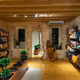 Κατάστημα Tsakiris sandals Κονδυλάκη 17, παλιό λιμάνι Χανιά